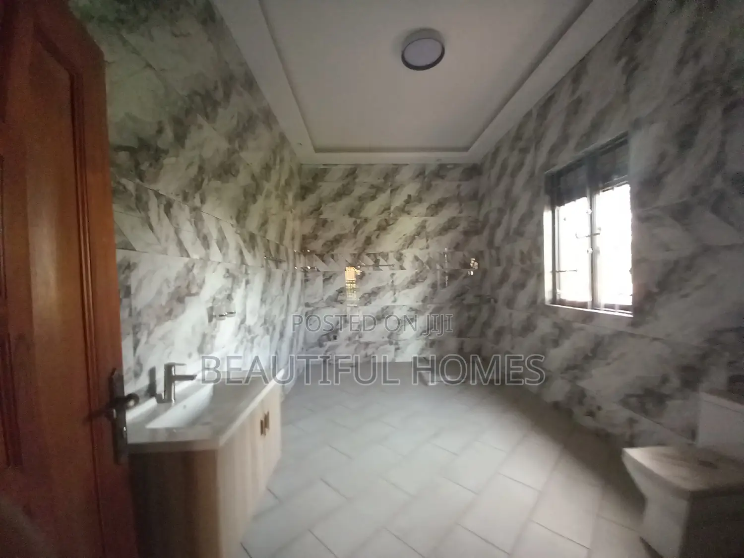 Furnished 7bdrm Duplex in Kisaasi Tarmack, Nakawa for sale