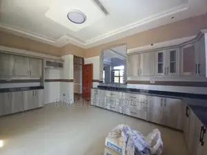 Furnished 7bdrm Duplex in Kisaasi Tarmack, Nakawa for sale