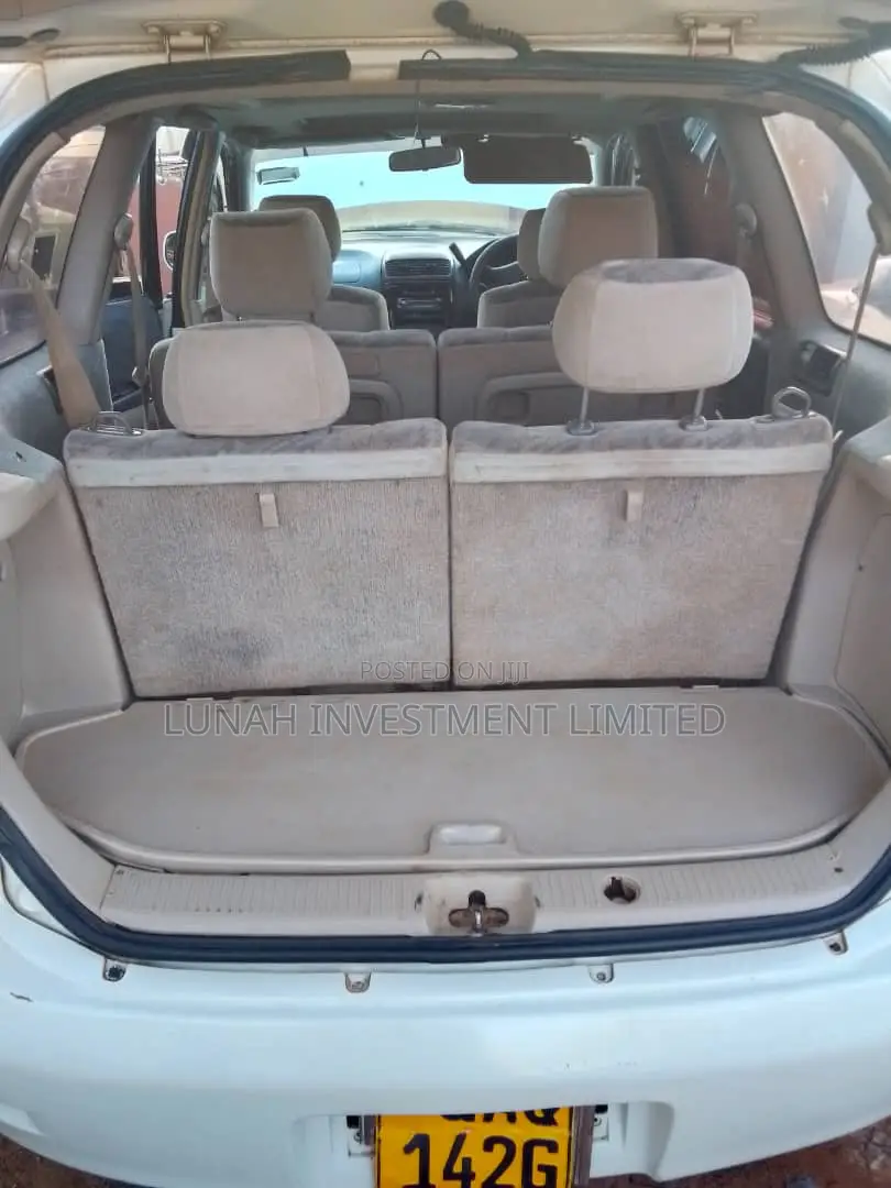Toyota Gaia 2010 White