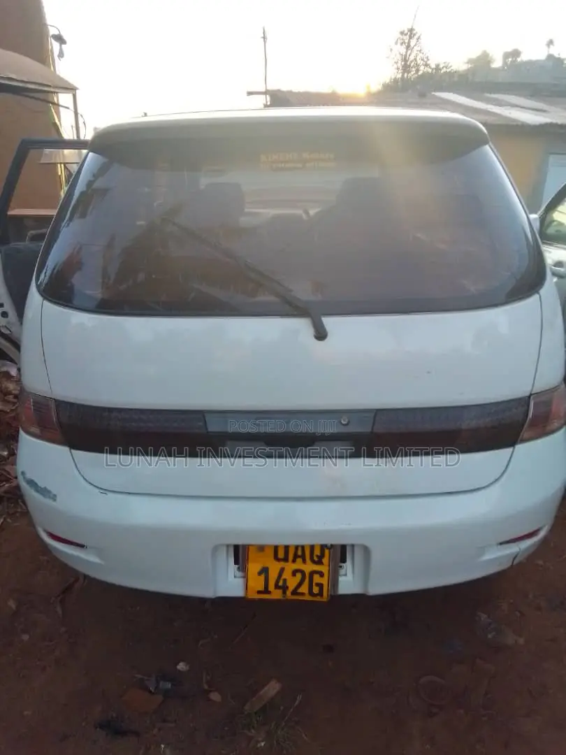 Toyota Gaia 2010 White
