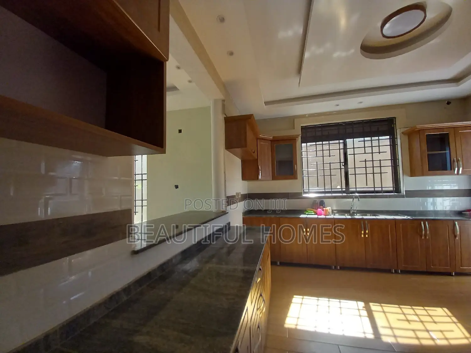 Furnished 5bdrm Duplex in Kisaasi, Nakawa for sale