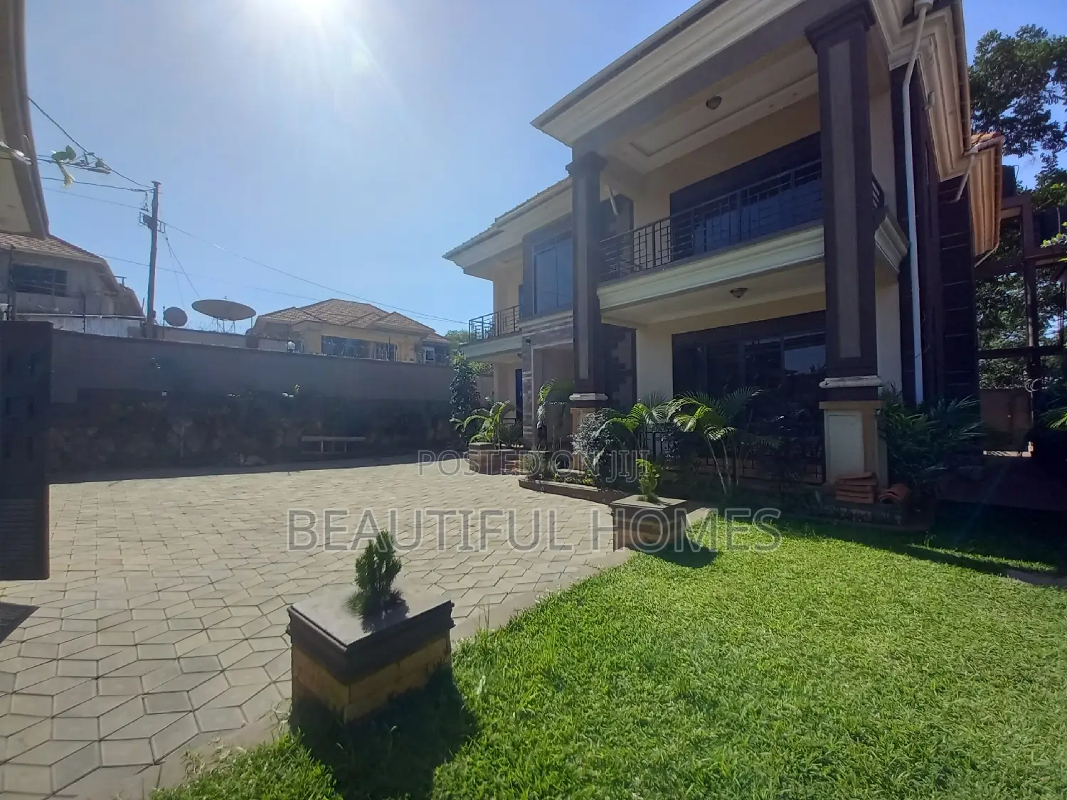 Furnished 5bdrm Duplex in Kisaasi, Nakawa for sale