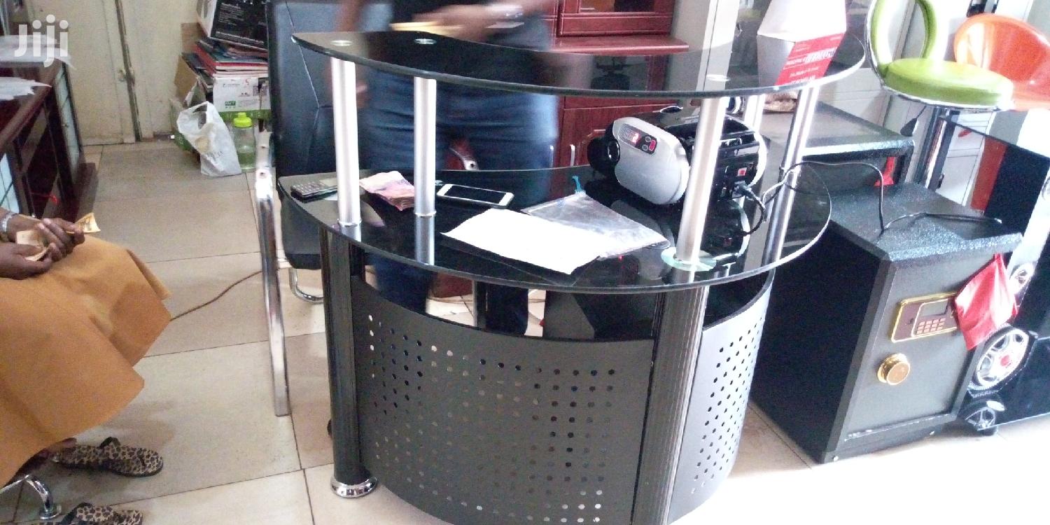 Executive Receptionist Table