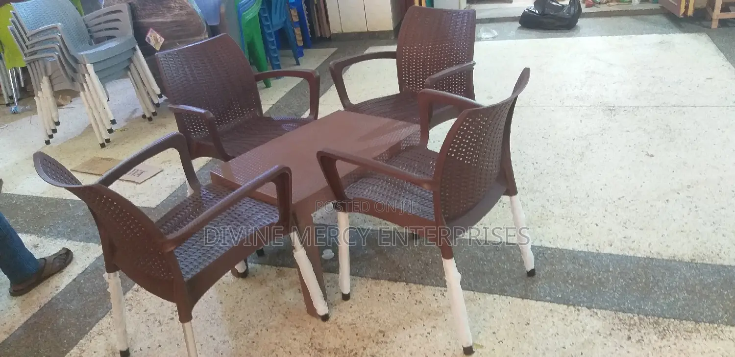 Steel Leg Chair and Table