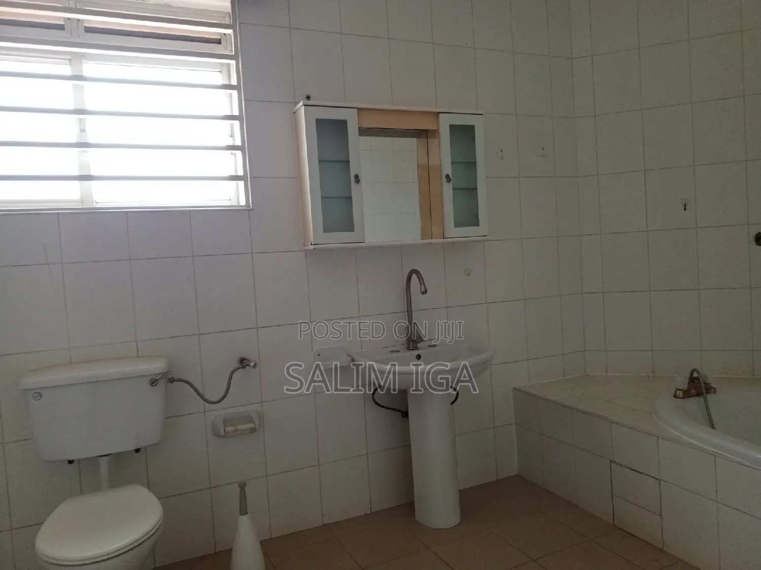 5bdrm Maisonette in Kololo Property, Central Division for rent