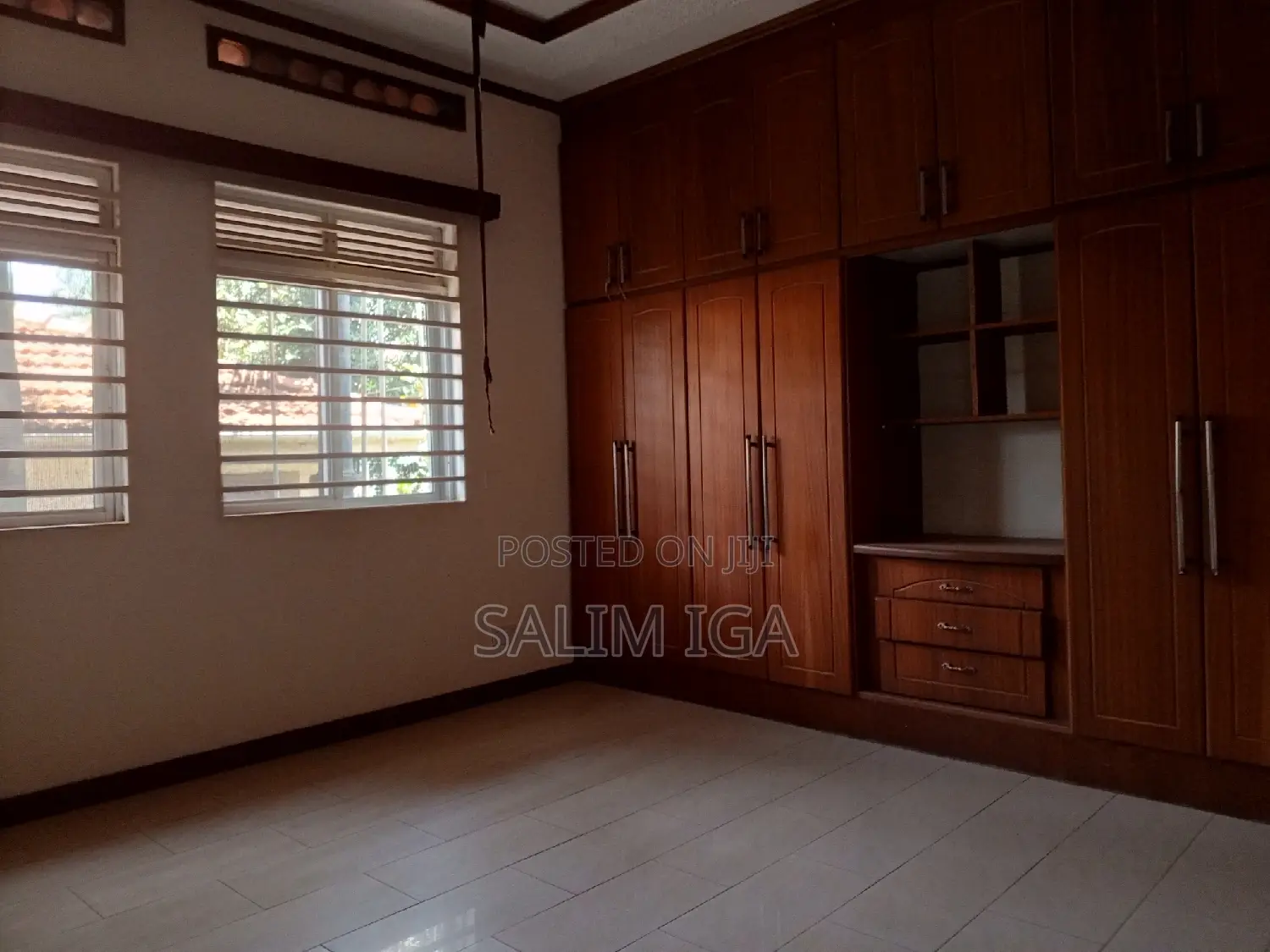 5bdrm Maisonette in Kololo Property, Central Division for rent