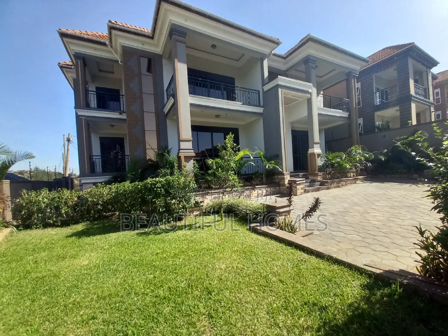 Furnished 6bdrm Mansion in Kisaas, Nakawa for sale