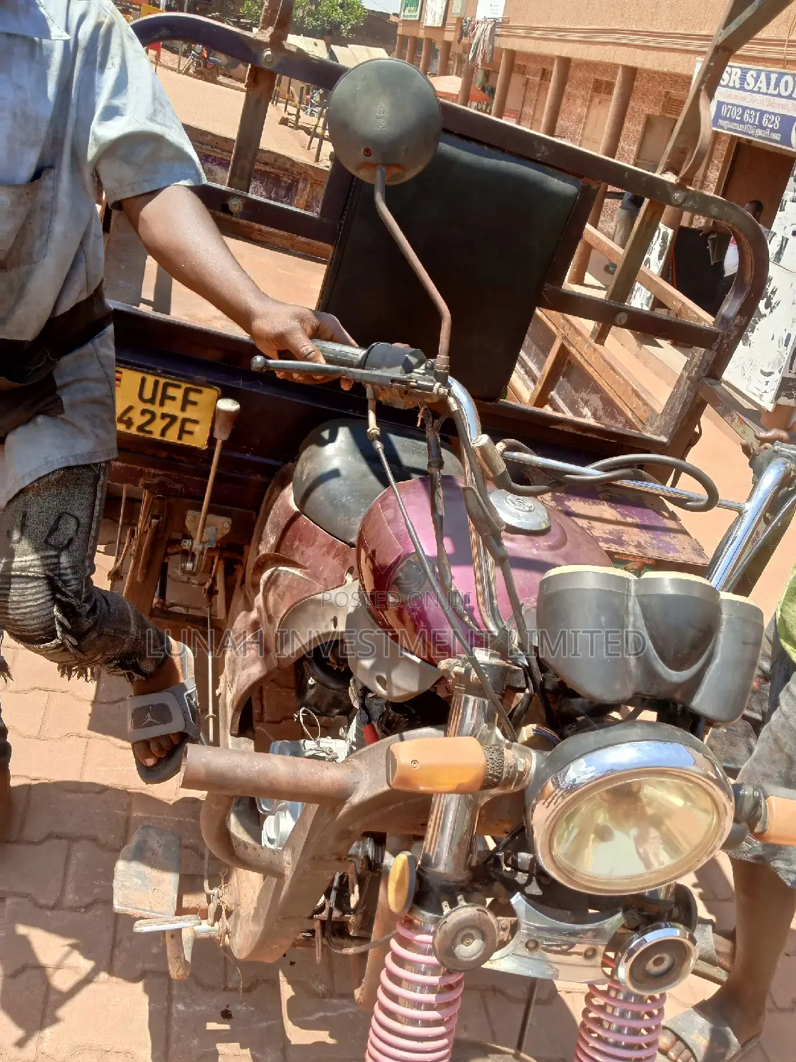 Tricycle 2022 Beige
