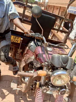 Tricycle 2022 Beige