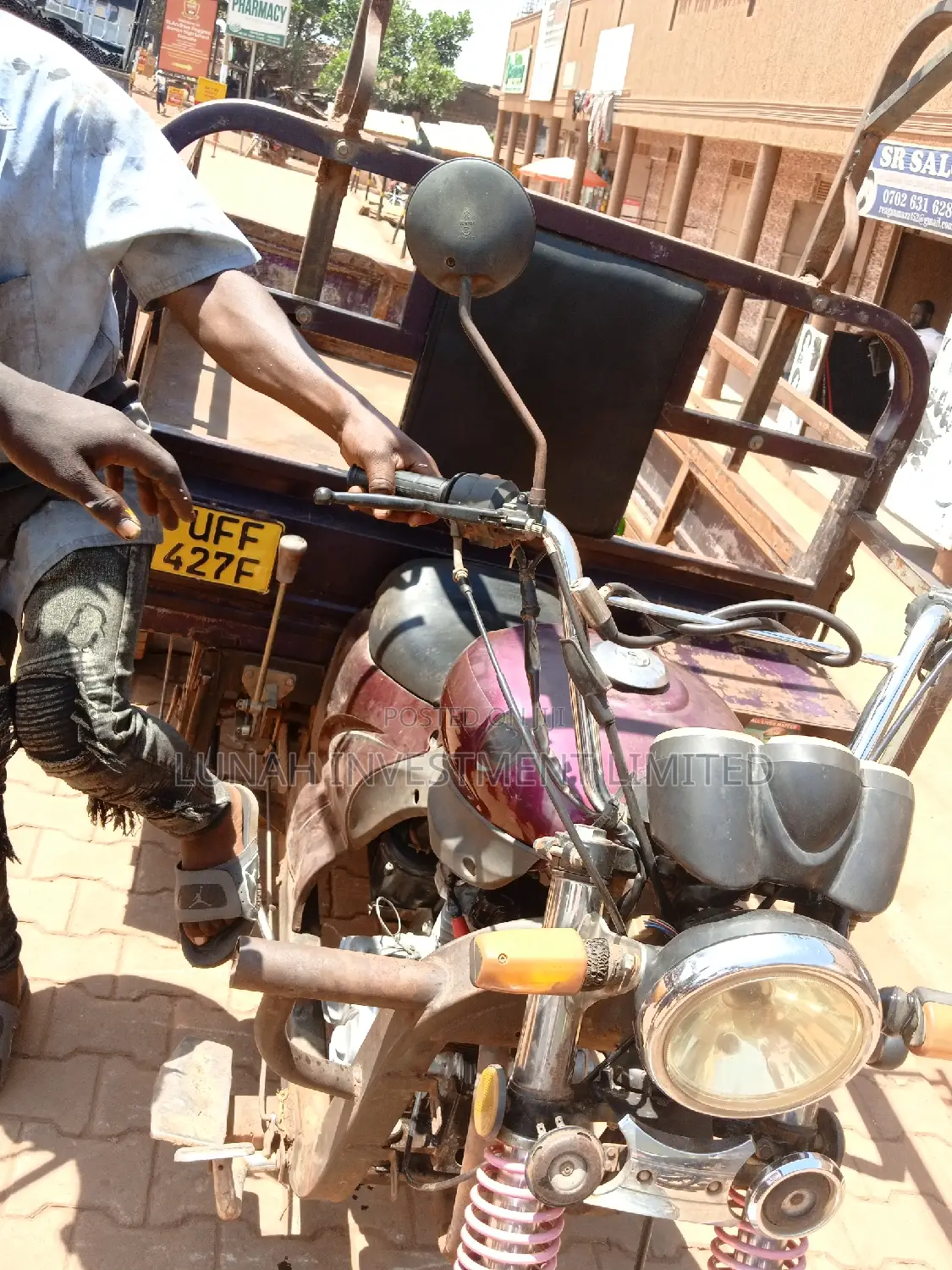 Tricycle 2022 Beige