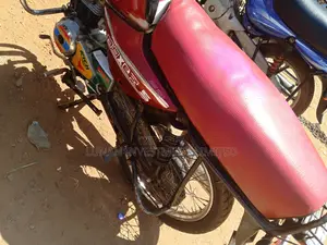 Bajaj Boxer 100 2021 Red