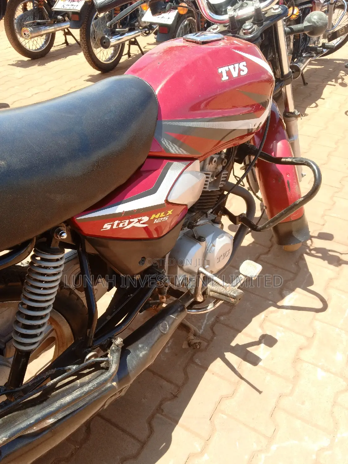 TVS HLX 125 2023 Red