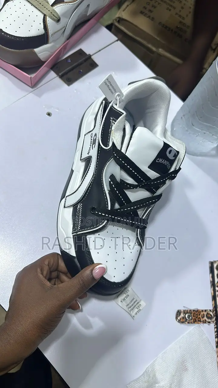 Champions Sneakers