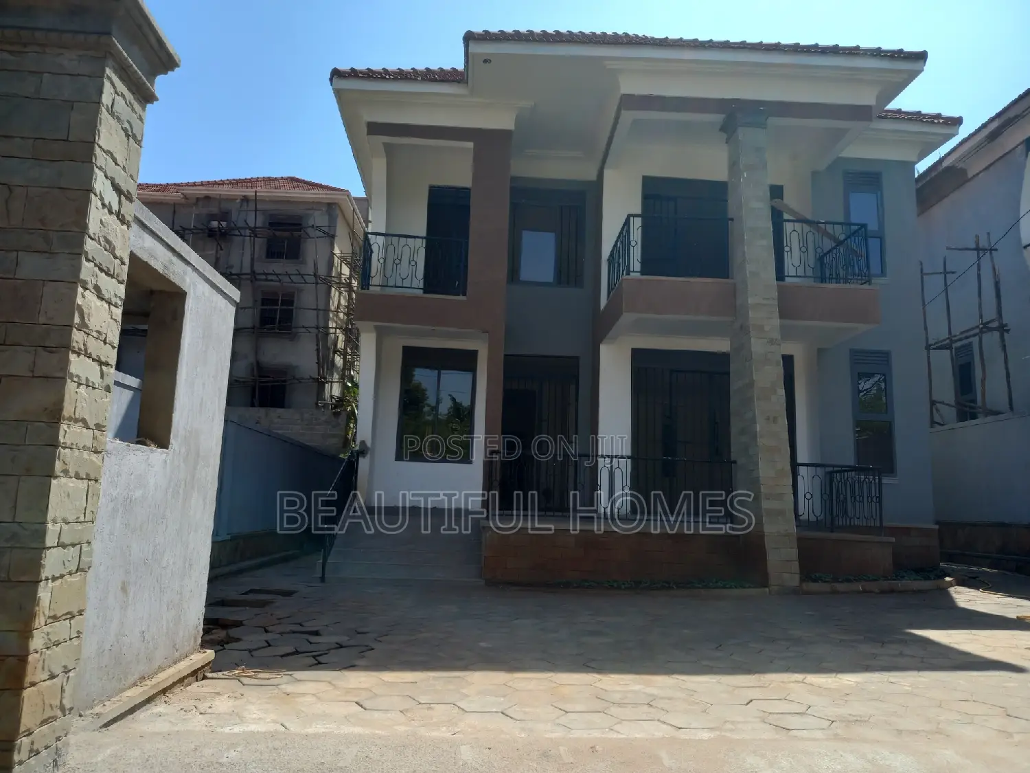 Furnished 5bdrm Duplex in Kira Mamerito Road for sale