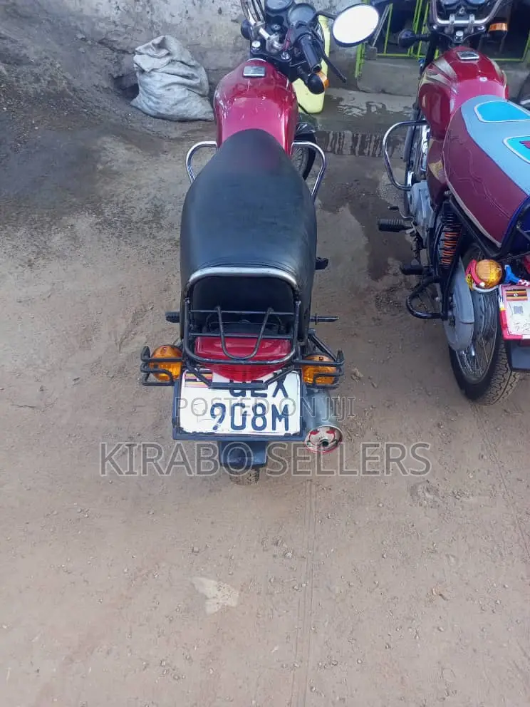 Bajaj Boxer 100 2022 Red