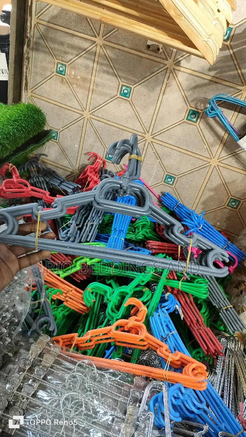 Plastic Hanger 12pcs in One Dozen