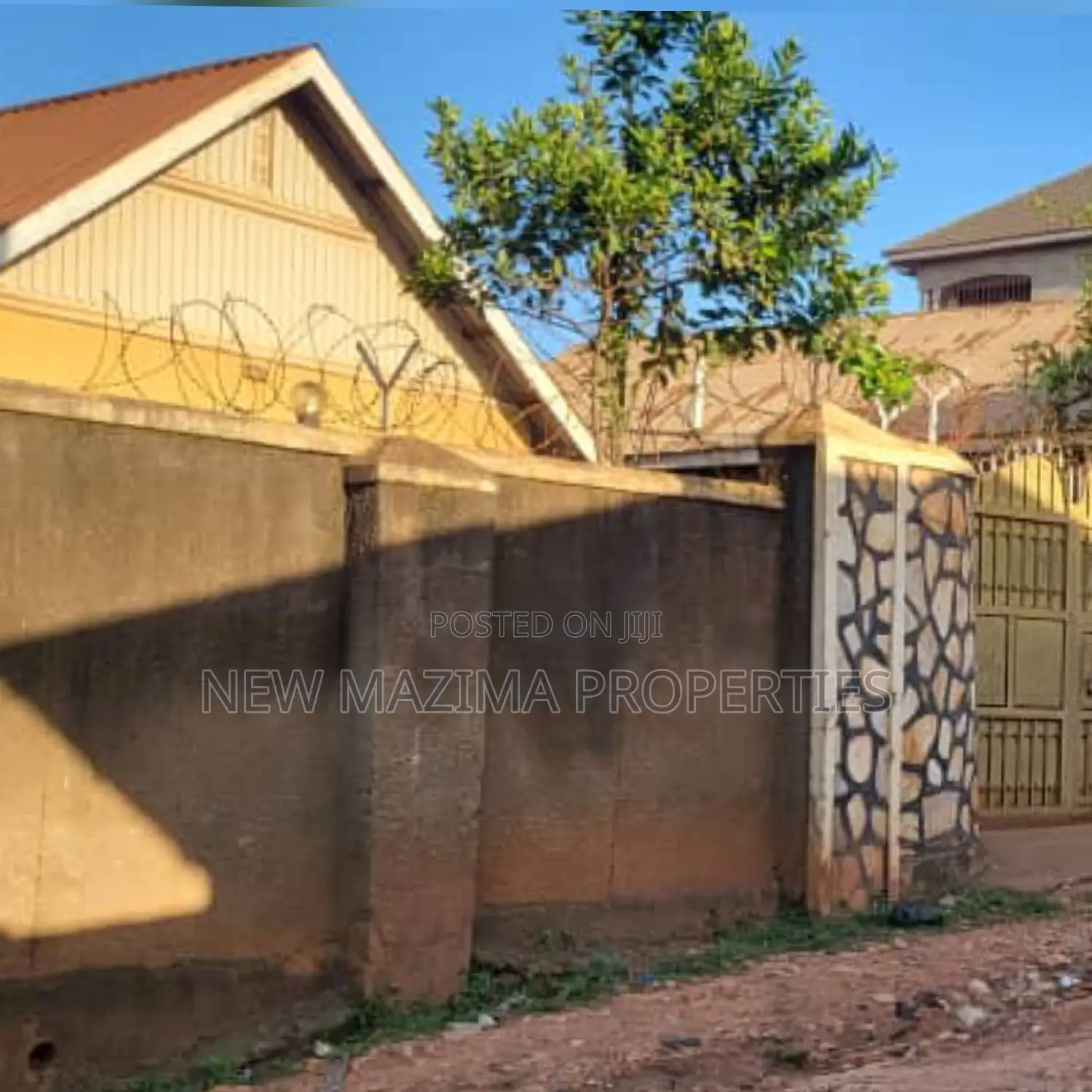 3bdrm Bungalow in Namasuba Ndejje, Division A for sale