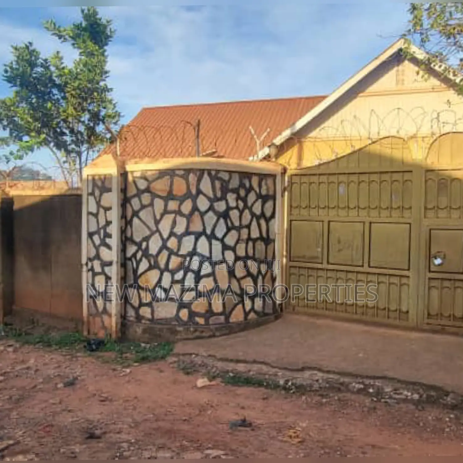 3bdrm Bungalow in Namasuba Ndejje, Division A for sale