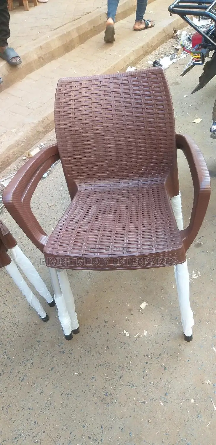 Armed Chair With Steel Legs