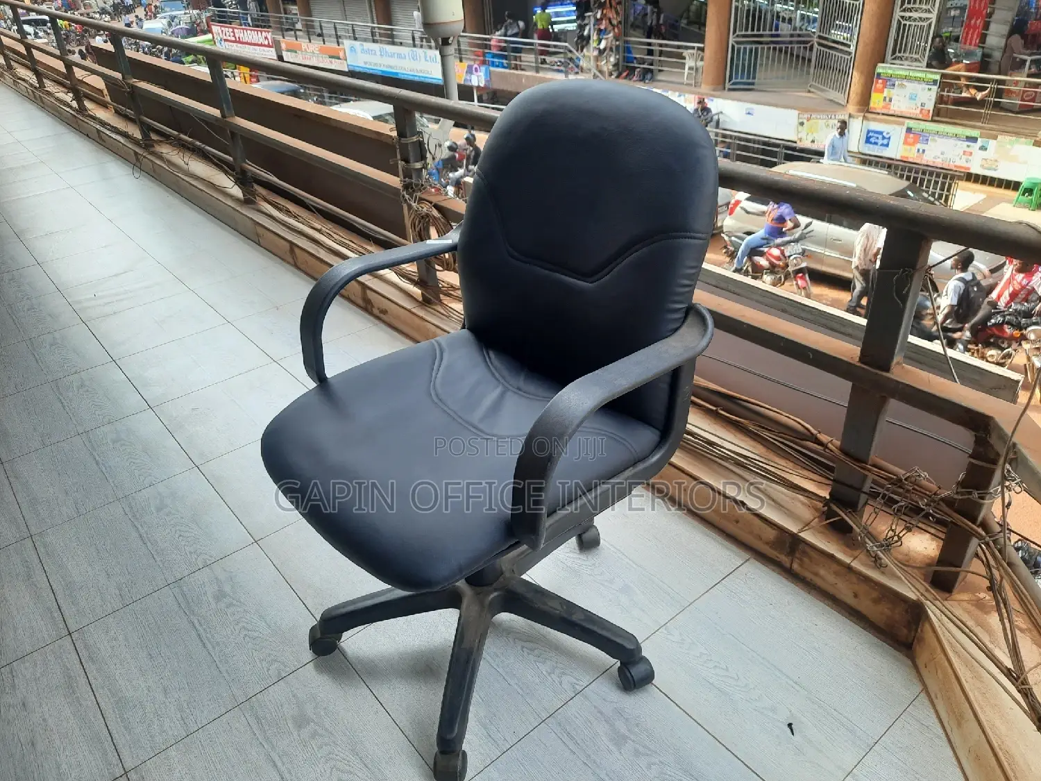 Refurnished Rotating Short Back Chair