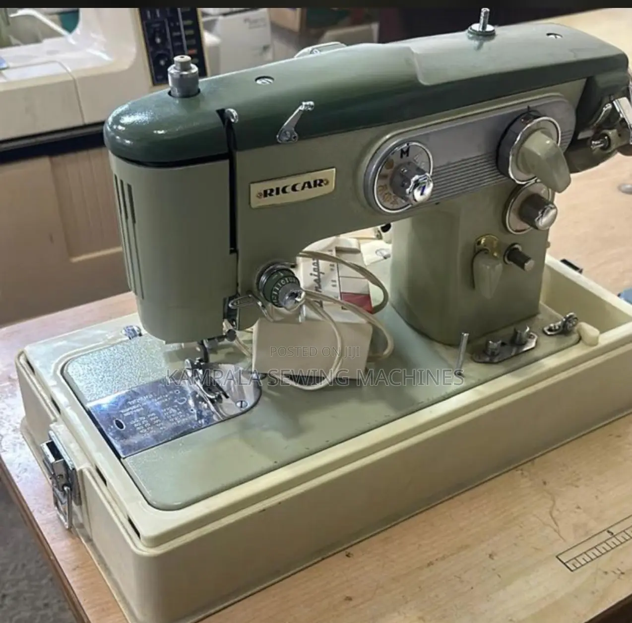 Zigzag Design Sewing Machines With the Stand