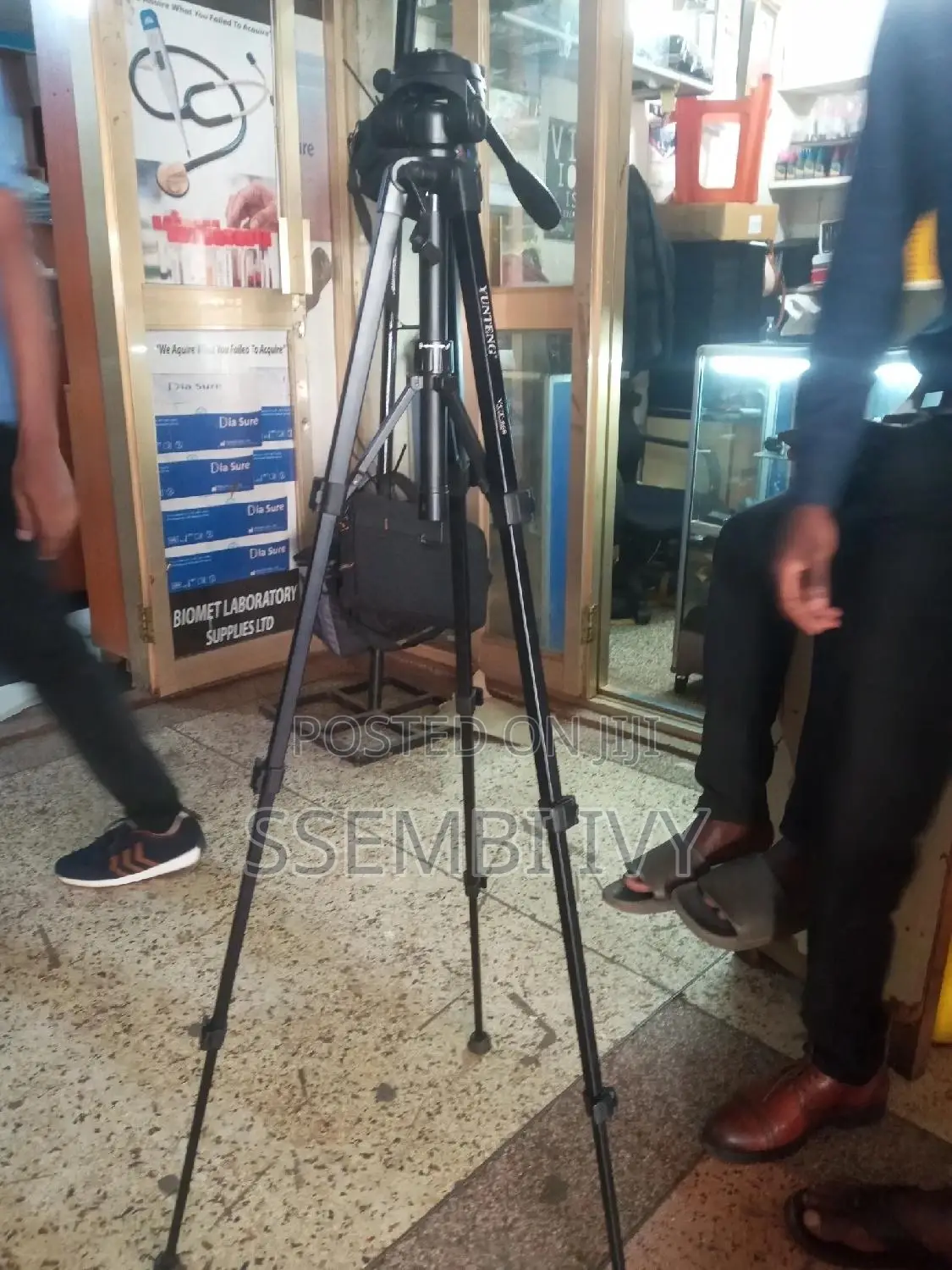 Prof. Tripod Stand.