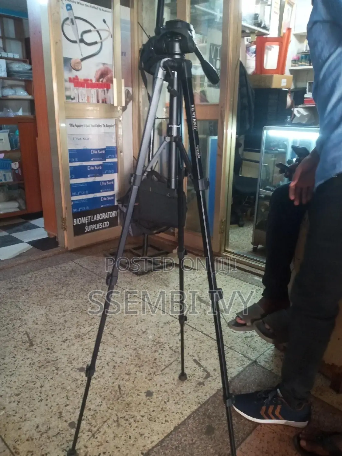Prof. Tripod Stand.
