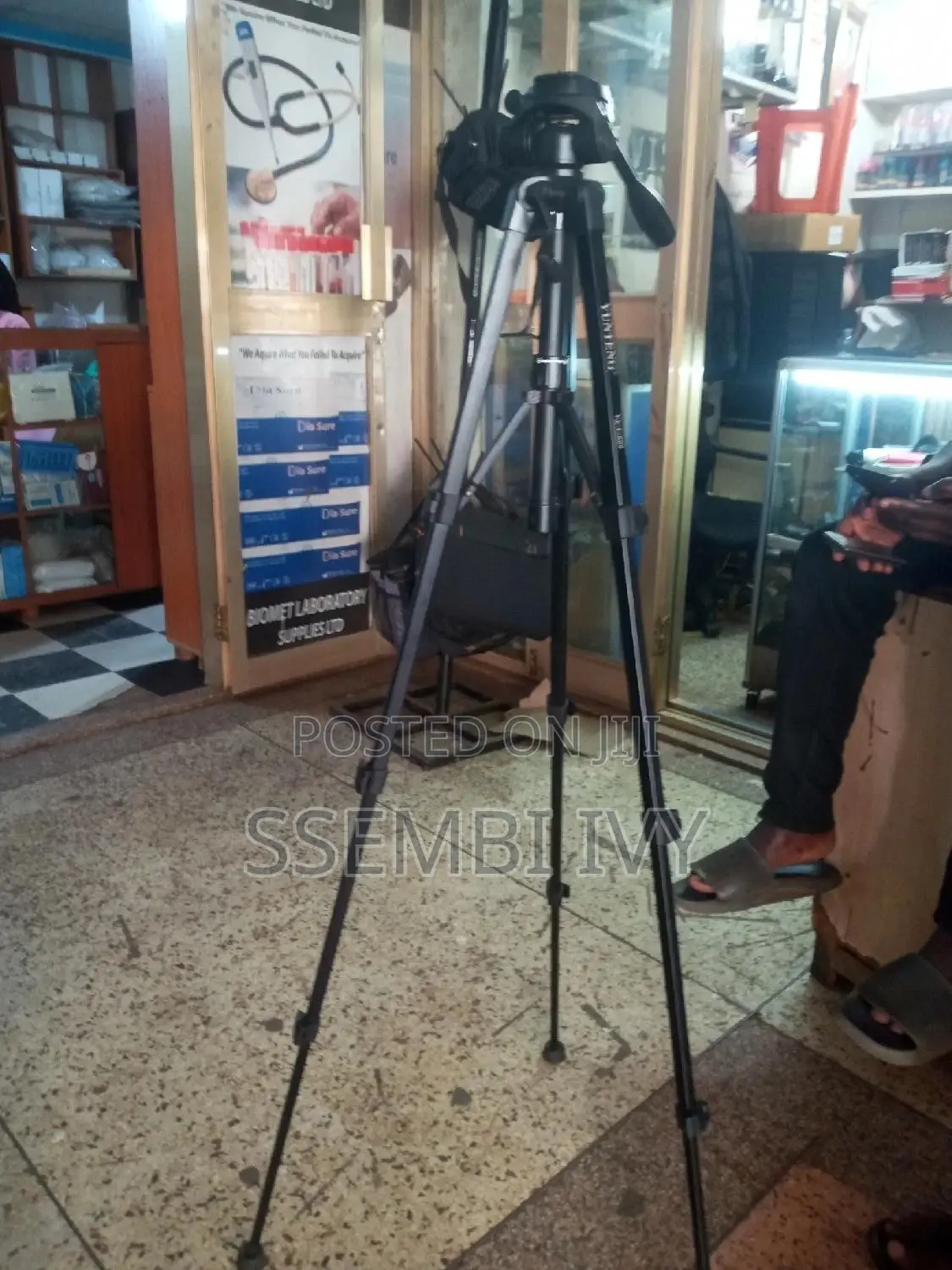 Prof. Tripod Stand.