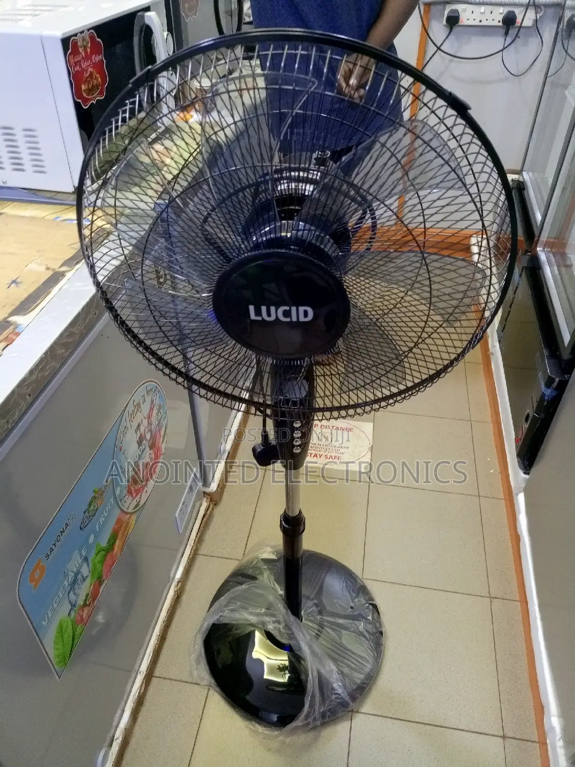 Stand Fans Lucid Black