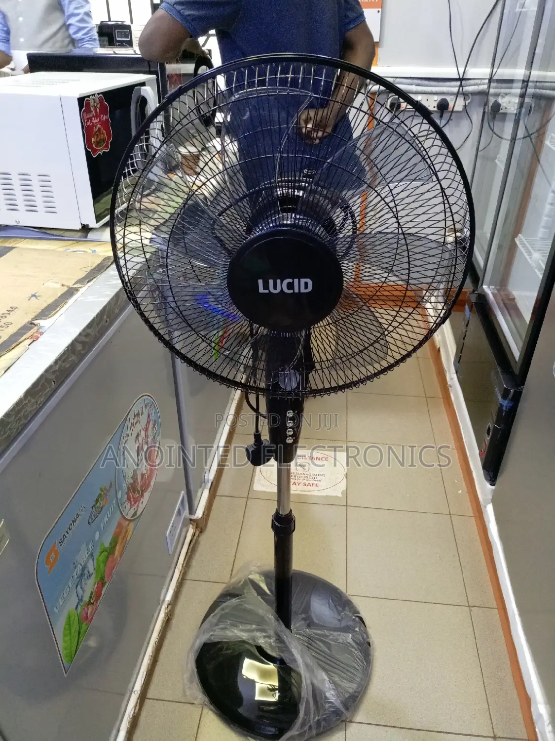 Stand Fans Lucid Black