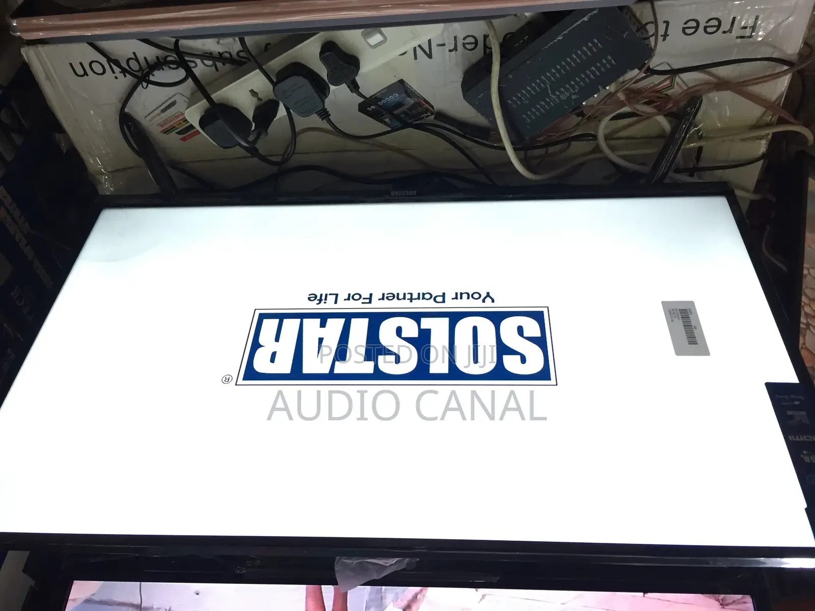 Solstar Singapore  Brand 32” Digital and Satellite Tv