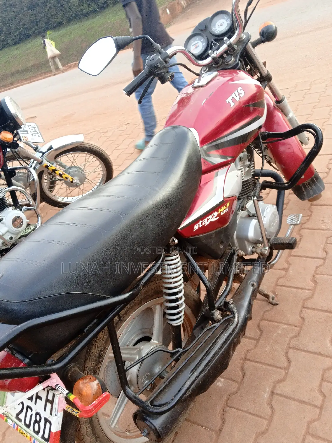 TVS HLX 125 2023 Red