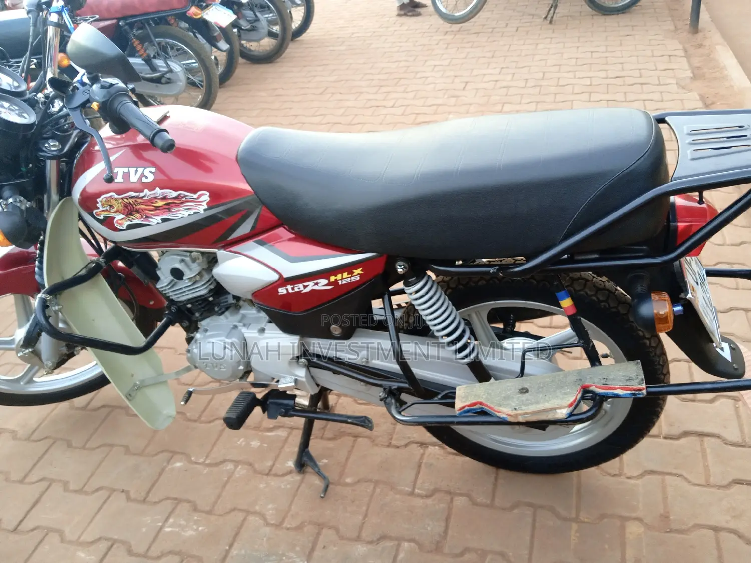 TVS HLX 125 2023 Red