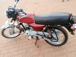 Bajaj Boxer 100 2024 Red