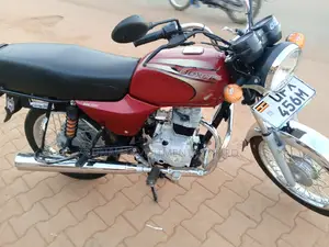 Bajaj Boxer 2023 Red