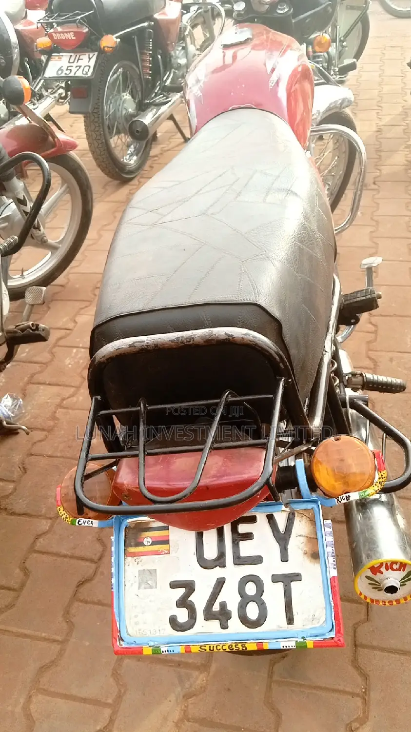 Bajaj Boxer BM100ES 2023 Red