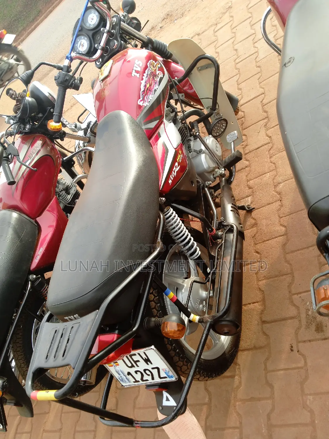 TVS HLX 125 2023 Red