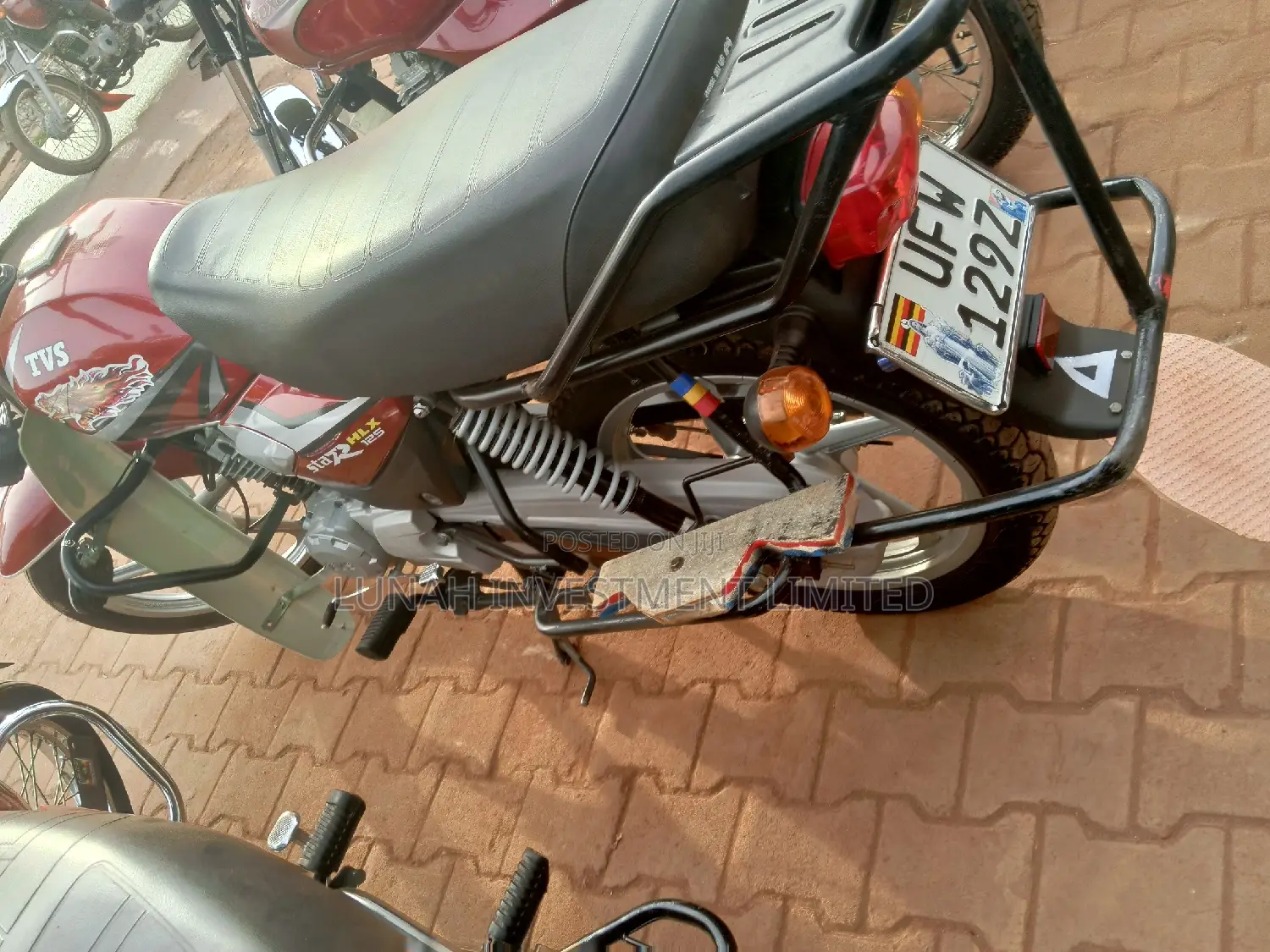 TVS HLX 125 2023 Red