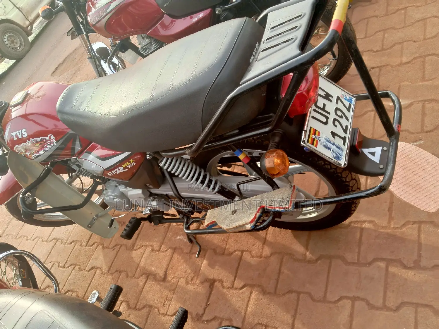 TVS HLX 125 2023 Red