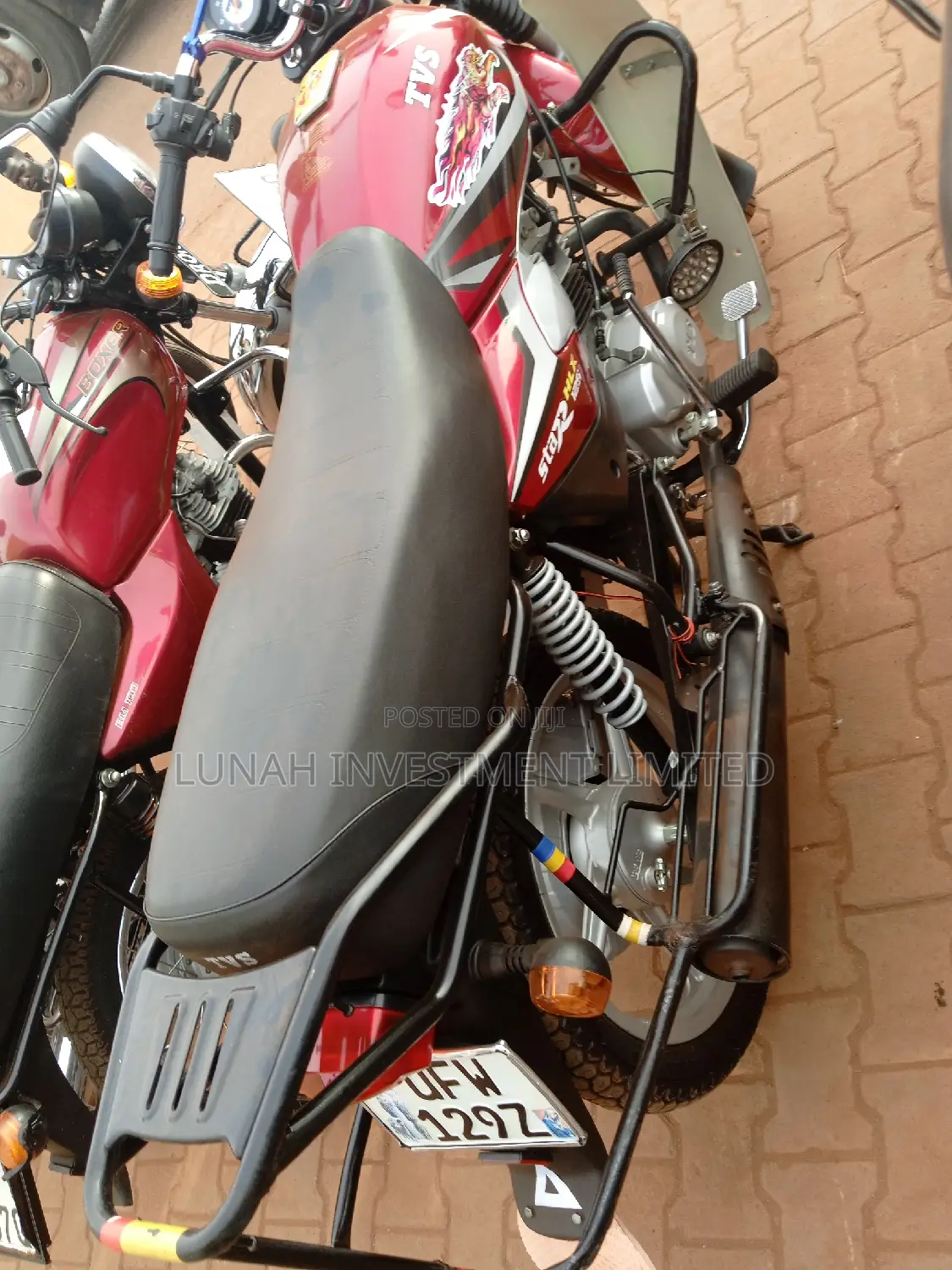 TVS HLX 125 2023 Red
