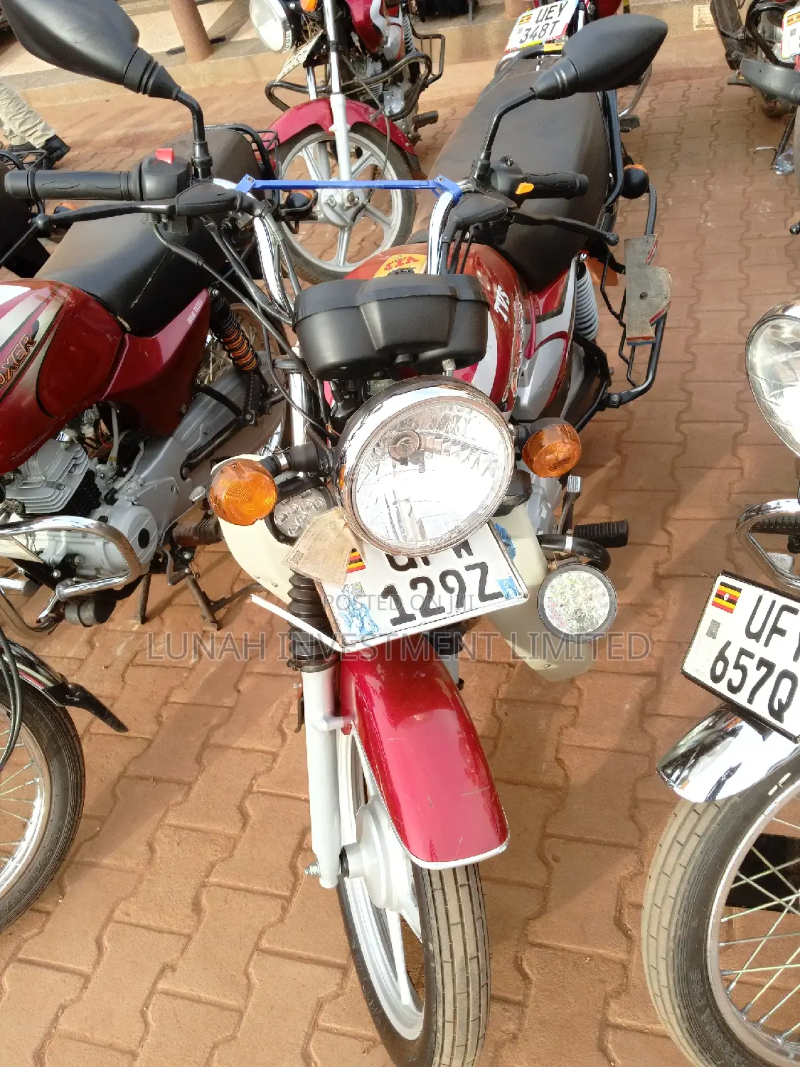 TVS HLX 125 2023 Red