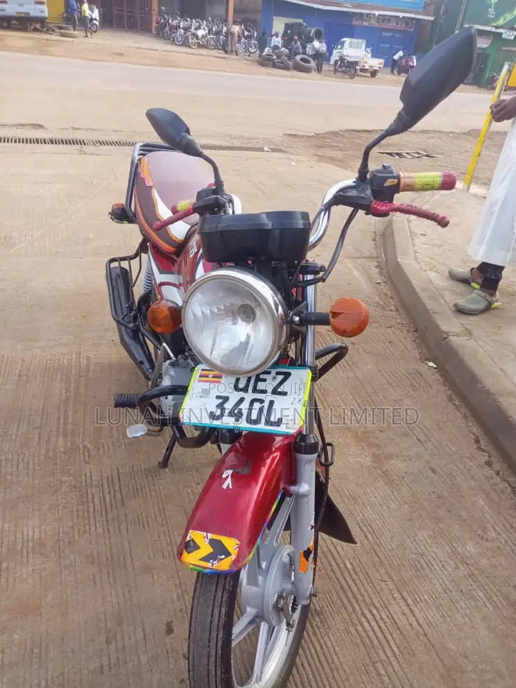 TVS HLX 125 2022 Red