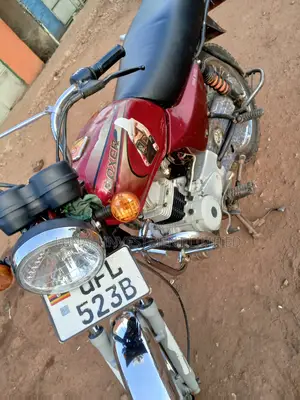 Bajaj Boxer 100 2022 Red