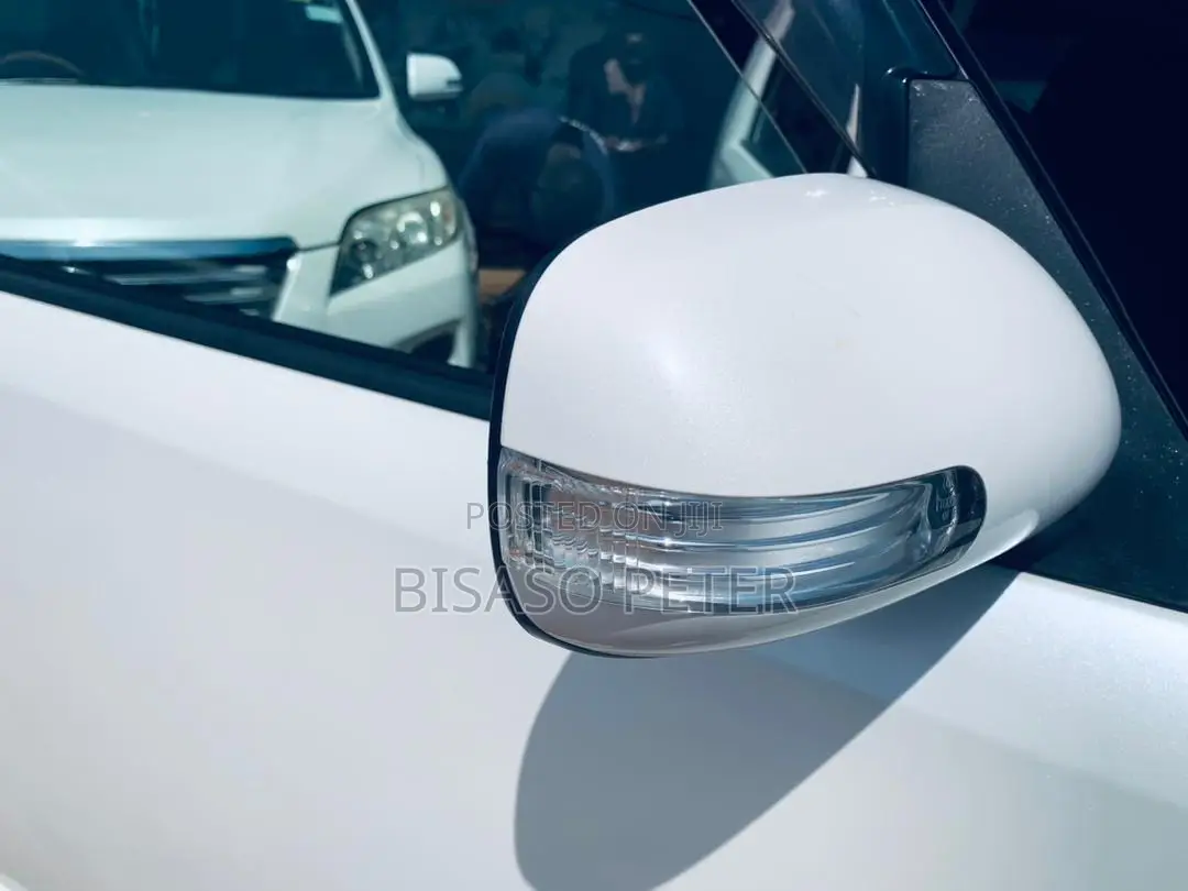 Toyota Corolla Rumion Hatchback 1.5 FWD 2009 White