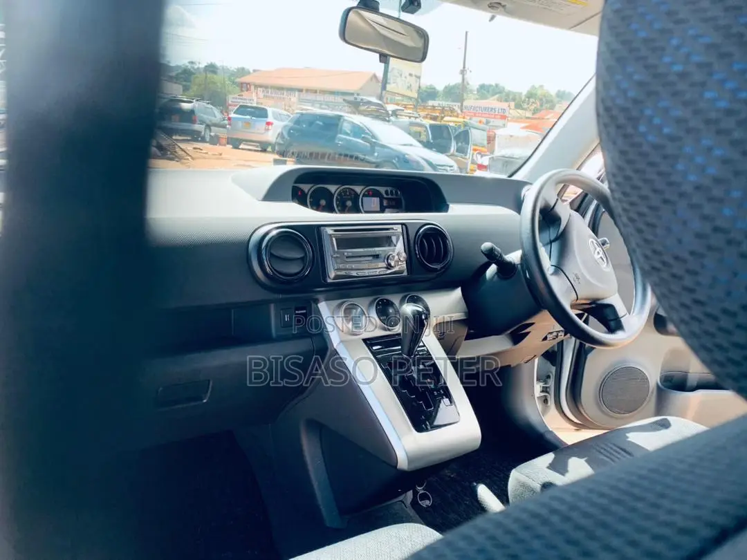 Toyota Corolla Rumion Hatchback 1.5 FWD 2009 White
