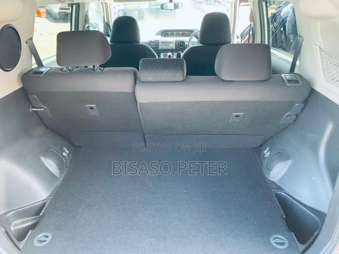 Toyota Corolla Rumion Hatchback 1.5 FWD 2009 White