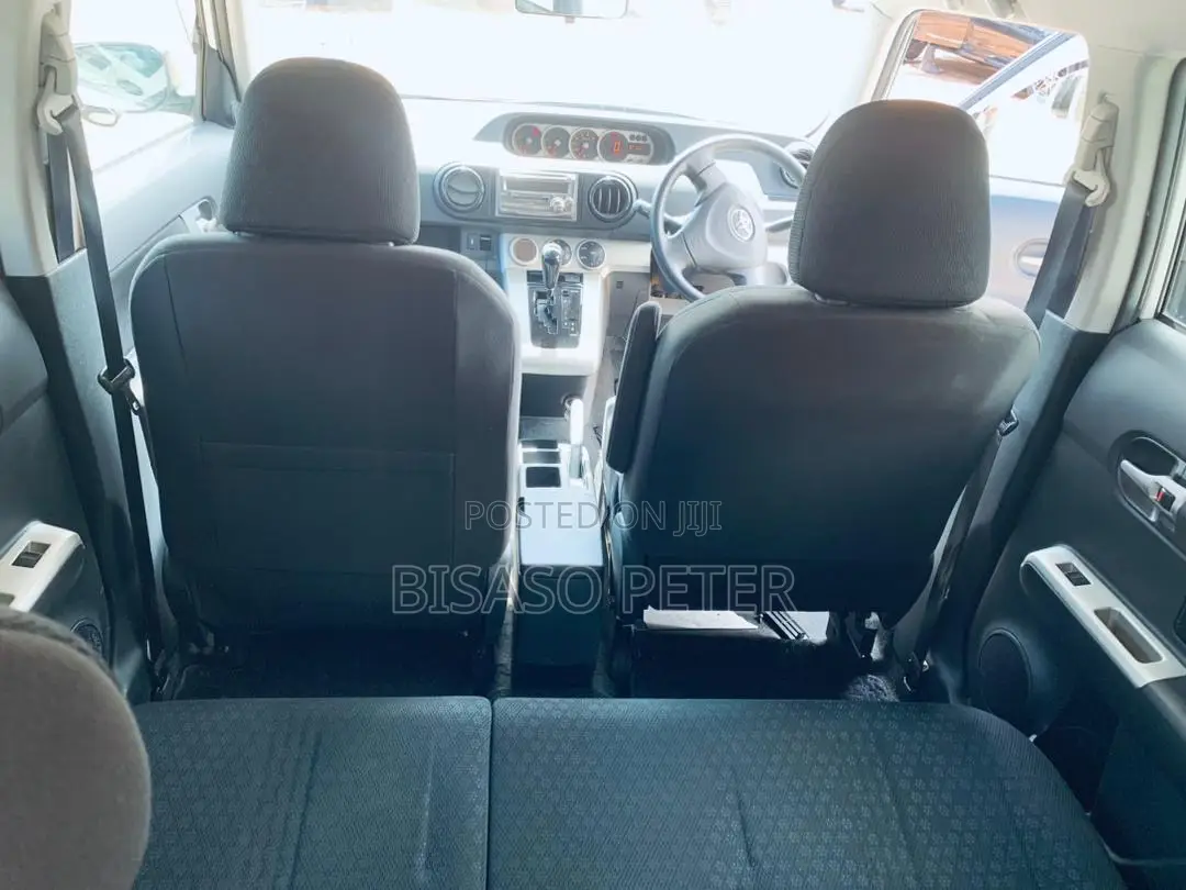 Toyota Corolla Rumion Hatchback 1.5 FWD 2009 White
