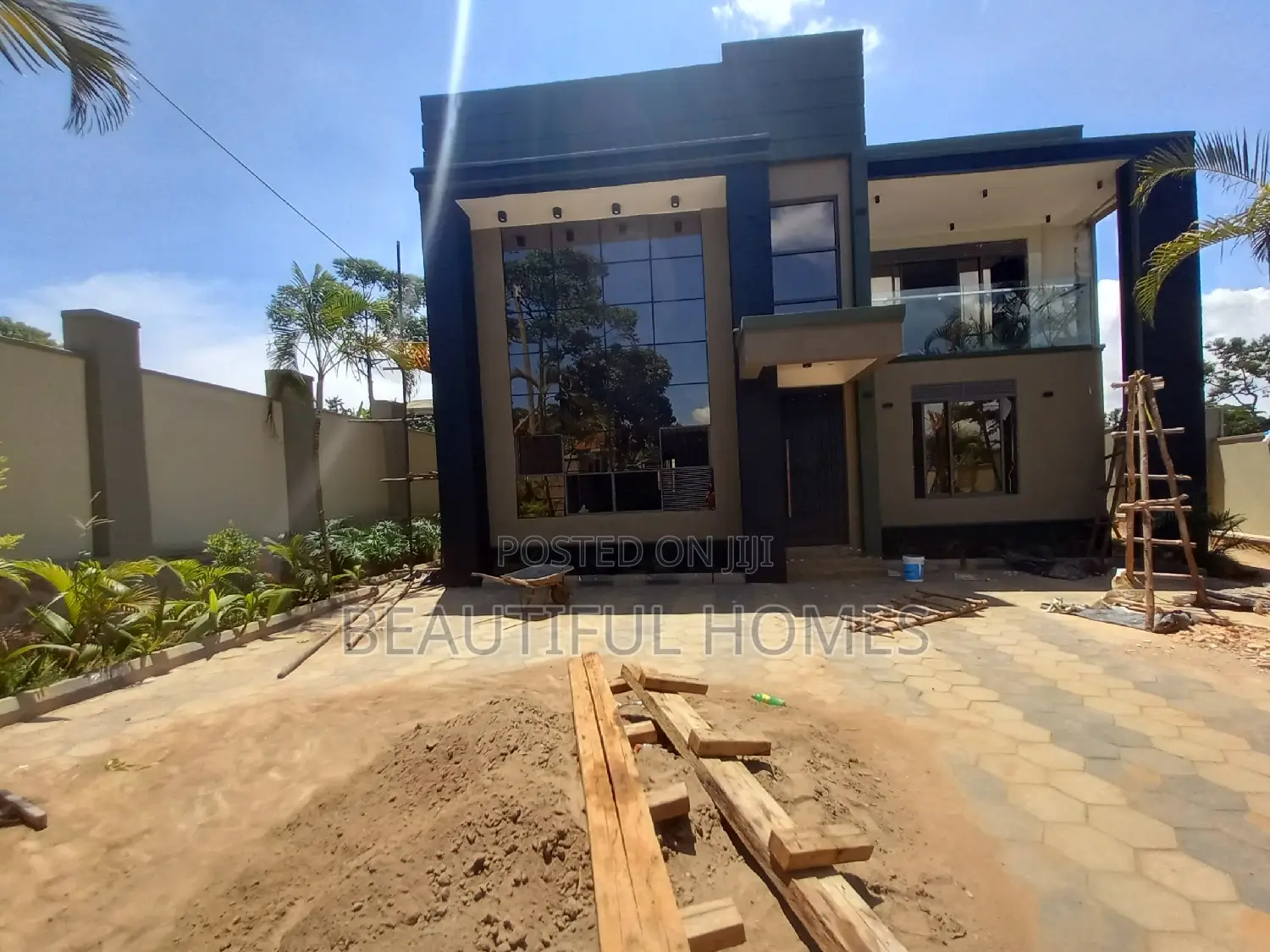 Furnished 5bdrm Duplex in Kyanja Rich Estate, Central Division
