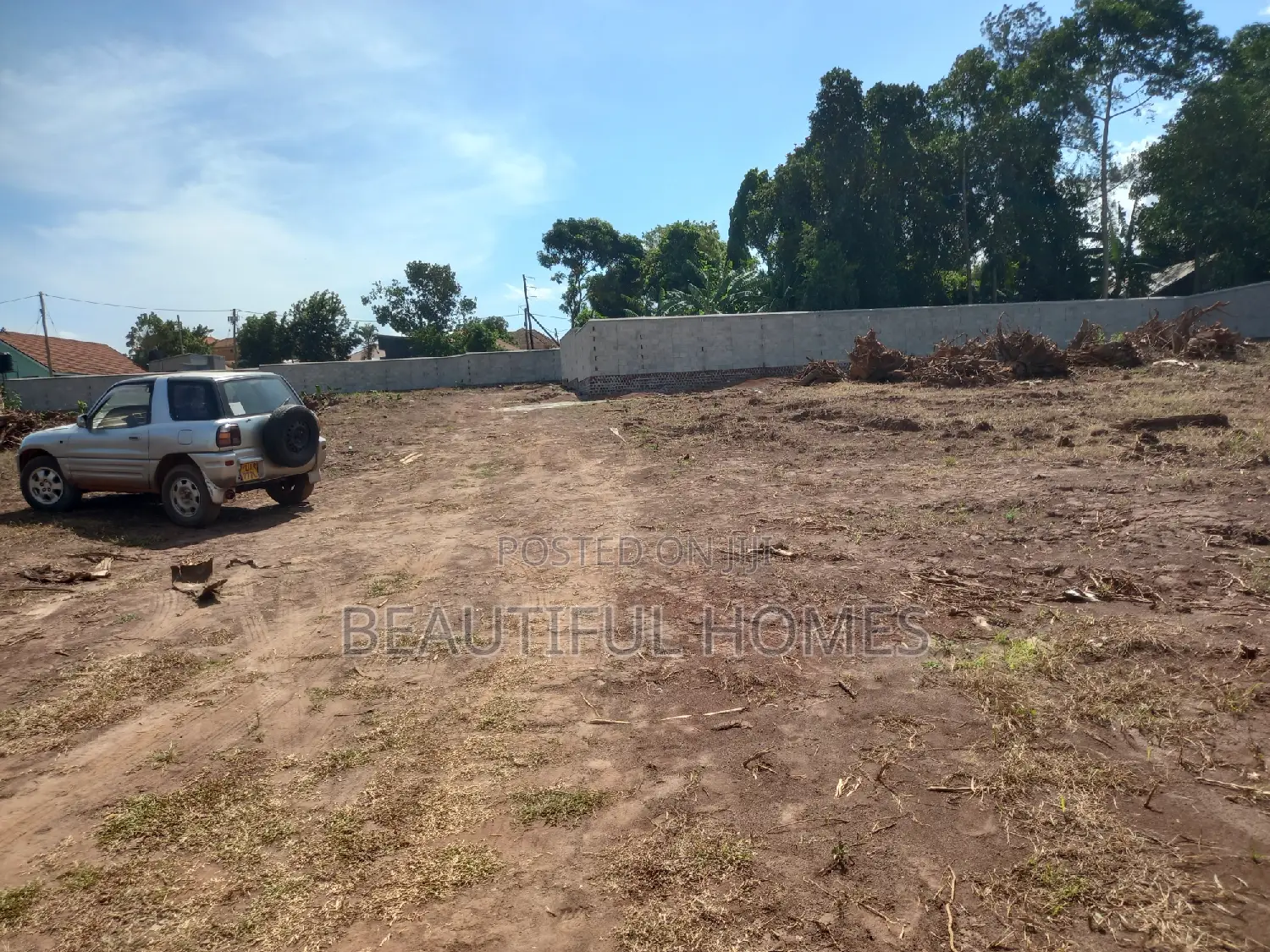 Najjera 1.3acres Near the Main Road on Sale