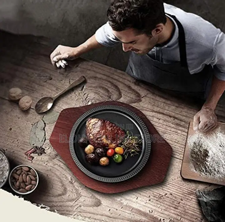 1 Piece Round Cast Iron Steak Plate With Wooden Base